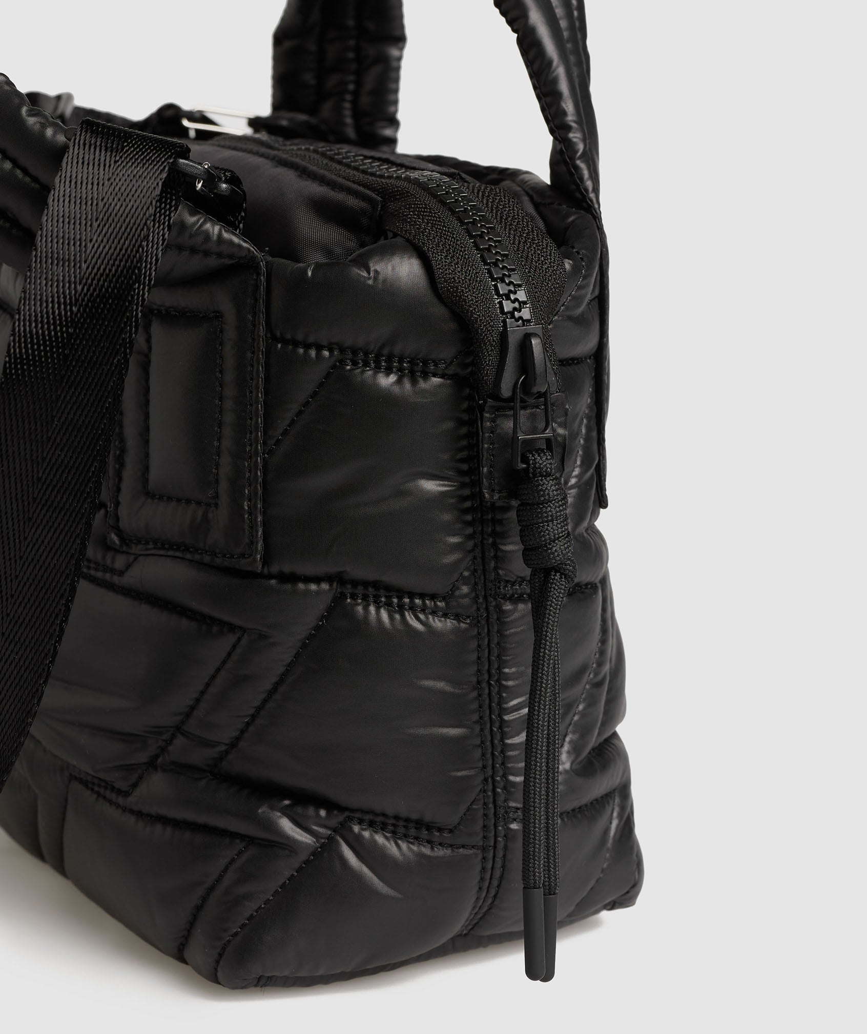 GYMSHARK Gymshark Premium Quilted Crossbody Bag - Stylish Compact Tote for Everyday Essentials in Jet Black
